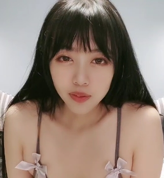 黑丝双马尾妹子深口