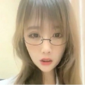 惊现-眼镜御姐大兔诱惑自玩系列