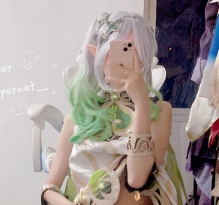 身材超棒的妹子cos原神角色草神纳西妲，这么可爱当然是男孩子了~！【2.8G】