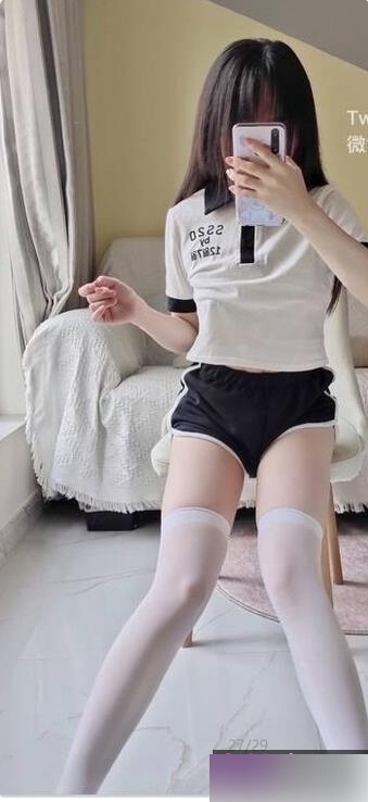 Twitter娇小萌妹（瑶瑶超乖）体C服白丝自拍，纯欲少女感拉满【800MB】