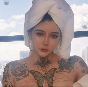 私拍火爆白富美，性感Chloe