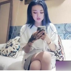 高颜值妹子的蓝头发作品