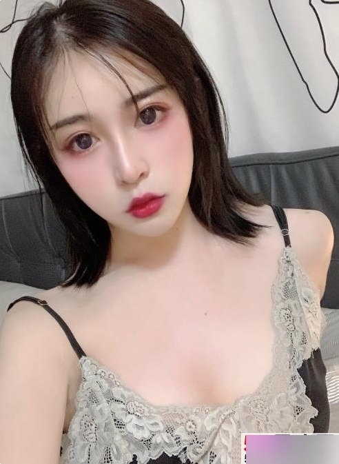 精选玉足TS妍熙：美脚、性感身材、迷人笑容、粉丝、疯精选玉足TS妍熙：性感身材、迷人笑容，征服粉丝的美脚女神