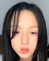 稀有女18岁青春骚小芊Baby自行打包8V+4.3G百度盘