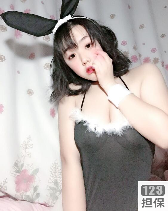 抖音和视频合集这两个词可以去掉，因为它们是平台和视频的概括性描述，不是具体的商品标题。剩下的neo奶酪、香草少女和你的学姐可以作为商品标题，可以根据需要增加细节，例如：-neo奶酪可以改为新鲜美味的neo奶酪-香草少女可以改为清新香草味的香草少女口红-你的学姐可以改为时尚潮流的你的学姐系列服装