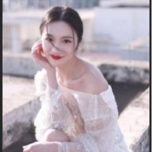 摄影师拍摄宇航员的壮丽瞬间