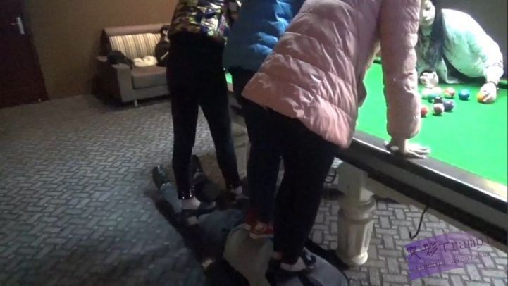 13分钟玩奴体验：多主台球厅的独特魅力