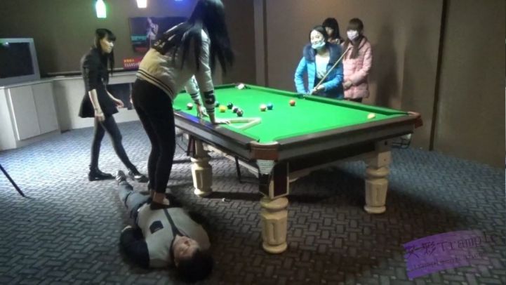 13分钟玩奴体验：多主台球厅的独特魅力