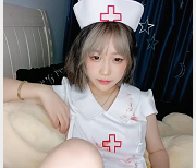 清纯系短发萌妹子米拉甜美视频，稚嫩婴儿肥胡子收藏