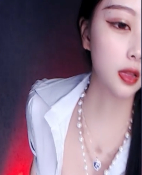 斗鱼TV热舞15V-982M：皮卡欣儿定制火箭舞，超火好看双重压缩解压