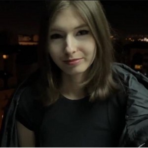 CutieKim's最新作品：超人气博主更新，深H用嘴坐桩，观看视频享受视听盛宴