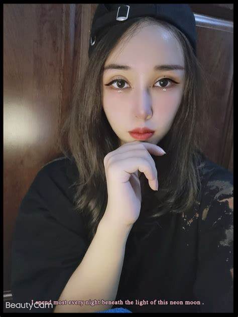 青纯美少女草莓味软糖自拍作品1G，高中学生主播高颜值私房福利