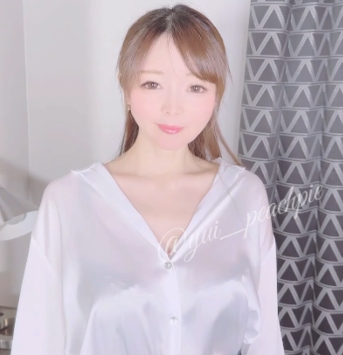 转载搬运人气樱花妹-yuipeachpie-of新宾馆弄秘书[1V+1.86G][百度盘]