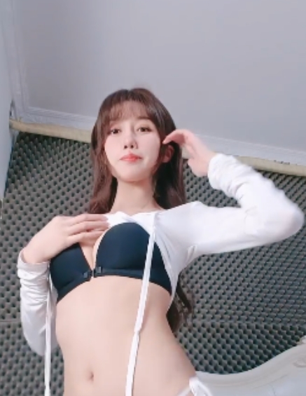 臀大长腿女神表演视频2V+3.91G