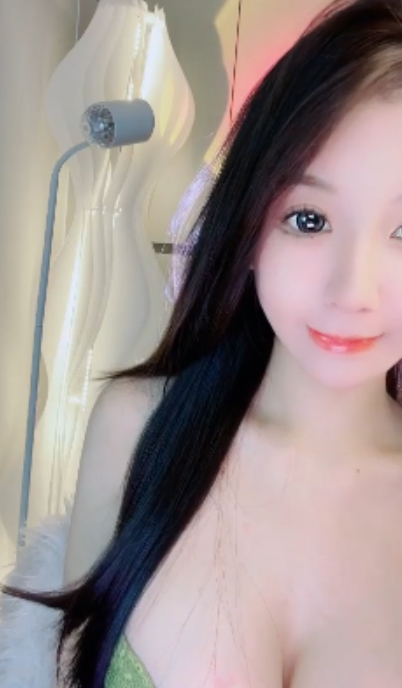 薇薇安大罩杯双道具视频资源4小时高清2V1.21G首发无圣光