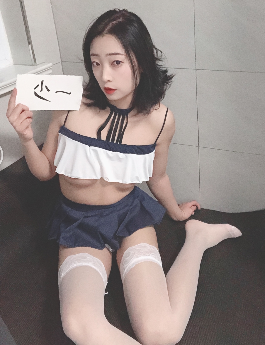 一少举牌露脸定制视频15.7g，收藏百度ED2K，补漏必看