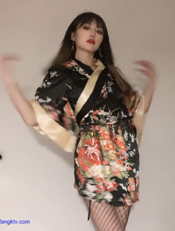 一少举牌露脸定制视频15.7g，收藏百度ED2K，补漏必看