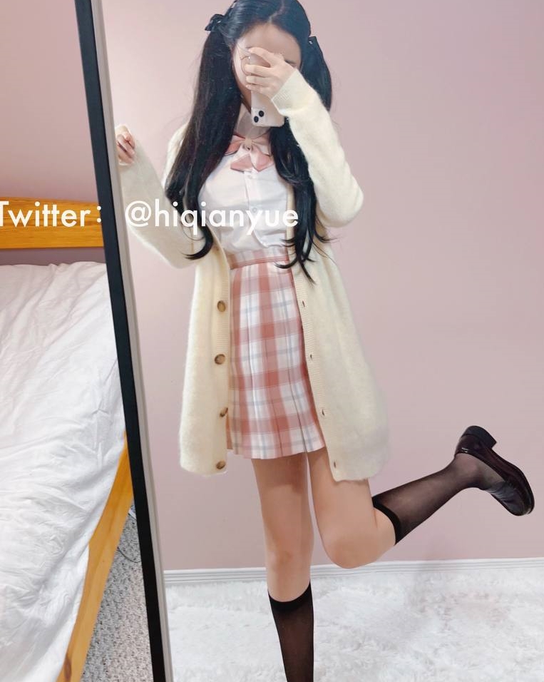 福利姬千月酱合集：14四人游34V，2.9G百度盘