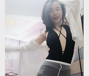 熟女浪姐李娟高端定制视频8.3G，129个V，冲动感十足