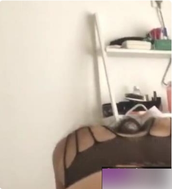 黄头发妹妹女仆的两部作品