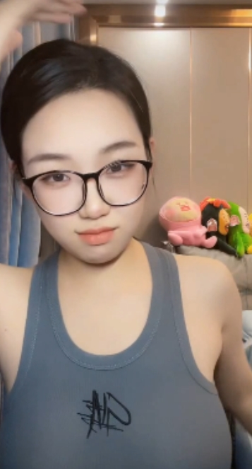 超人花十万粉丝视频曝光：揪某头揉揉，高价收购，140m