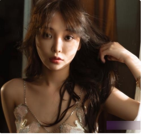 玫瑰娅幺幺茶的高端摄影师私拍散播