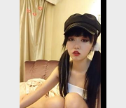 女王美腿教育：花式用脚自拍高跟鞋JK空姐3.6G共29部