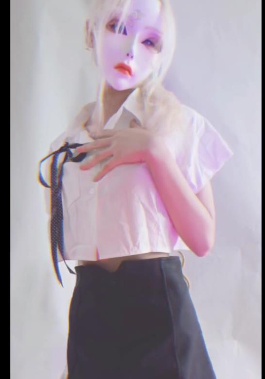 粉色自娱自乐舞蹈秀：糯米滋的超人气作品，不露脸时长太短，万人迷舞蹈道具秀，下载观看