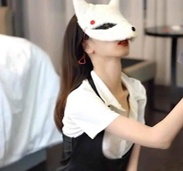 91苗条私拍软软学姐展示10V1.3G精彩内容