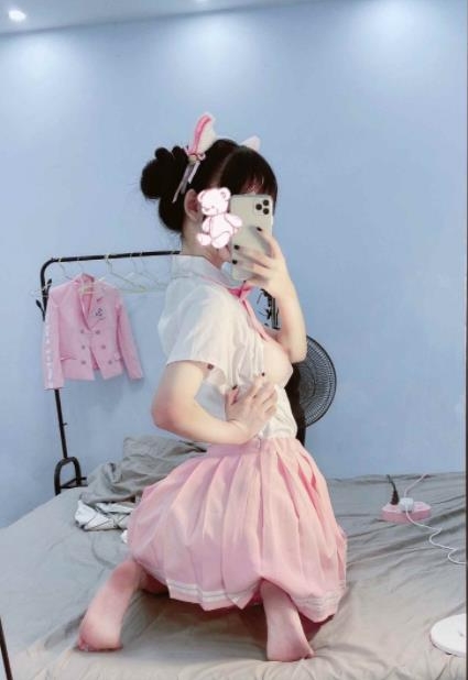 超级人气女神芊芊精选白粉嫩罗莉视频合集4V-308MB