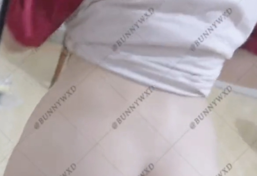 班尼兔：推特冷门妹子水晶放飞自我不明液体真实福利姬[16v+153m][百度盘]