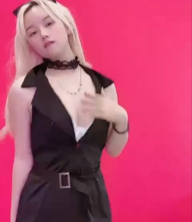 快手玲儿超甜小玲铛定制热舞视频32v+867M，粉丝群疯传，百度盘下载