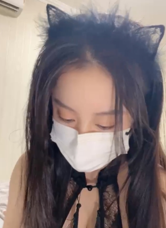 00后小姐姐魅力无限，柔软酥球引人心动，打包视频4.4G，百度盘等你来探索