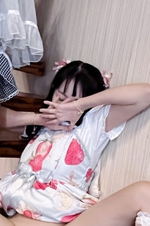 拜金女神贝贝：反差生活大揭秘，1338张照片54个视频全方位展示