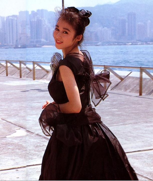 港风美女青山知可子带你领略90年代自行打包乐趣