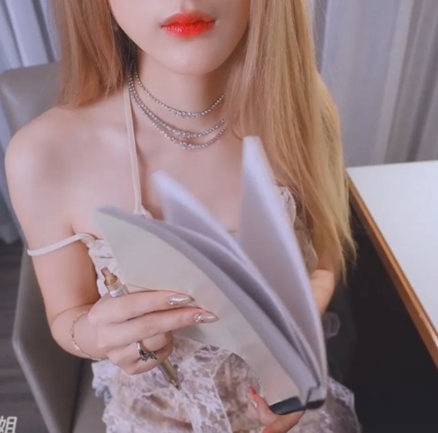 FortuneCuttie：40.5g反差女神合集，更新至《饼弄姐姐》和《老公好兄弟4》，百度ED2K轻松收藏！