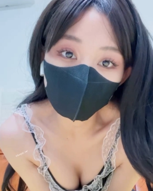 福利姬桃子：视频36个，总计3.87G，收藏490，新增2个