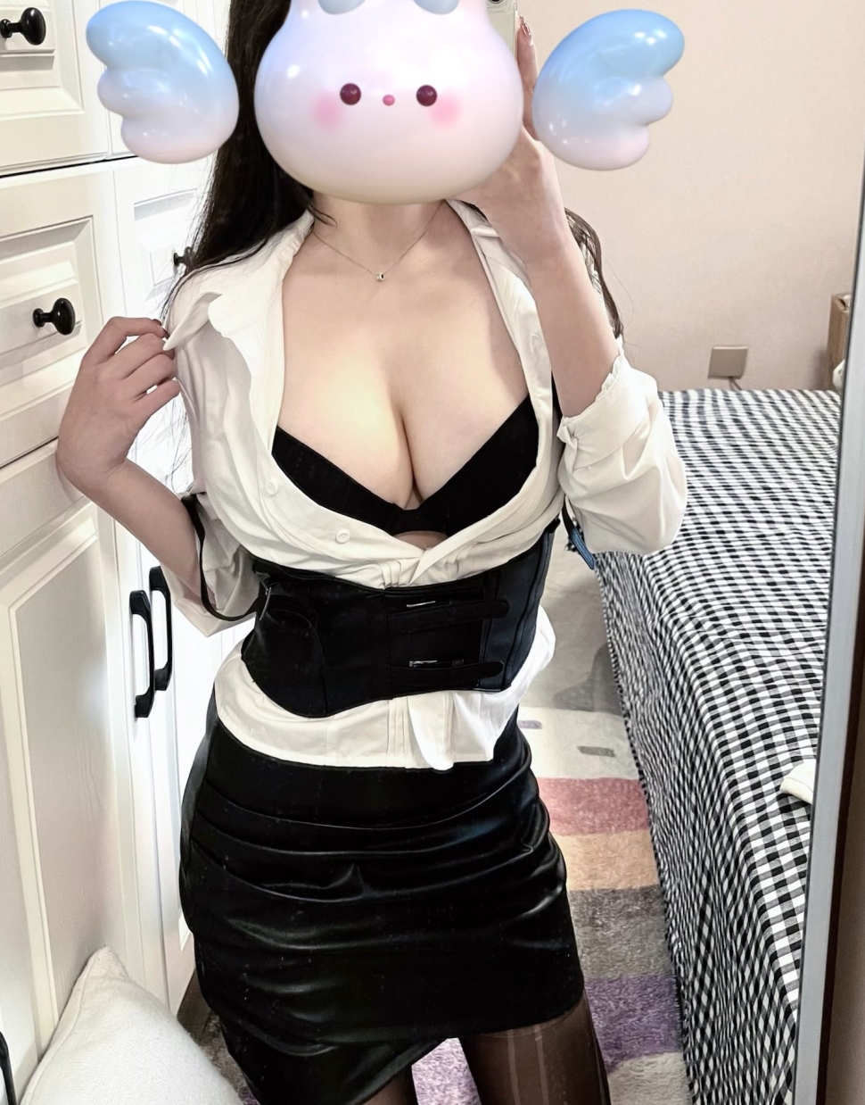 大罩杯福利姬全新小鲅鱼定制5.8g珍藏品，视频数量506，快手粉丝200万热捧，5月新增引发热潮