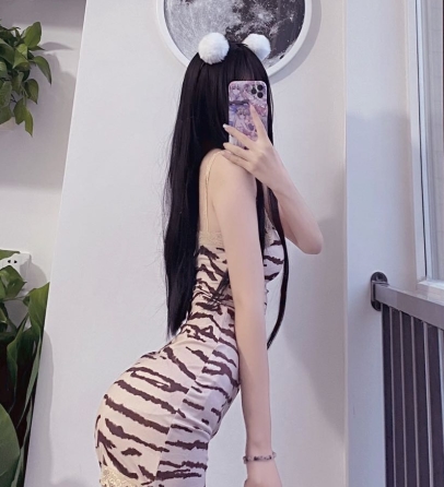 兔兔酱作品小合集：青春靓丽的优质网红，温柔易推倒的大长腿小姐姐，珍贵视频照片共享！