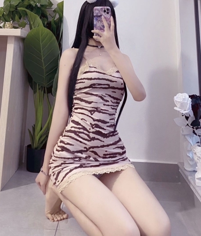 兔兔酱作品小合集：青春靓丽的优质网红，温柔易推倒的大长腿小姐姐，珍贵视频照片共享！