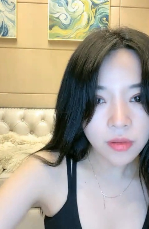 的直播视频数量达到10.2G，内容丰富多彩，让人目不转睛。快来收藏这位艺术小雅的精彩表演吧！