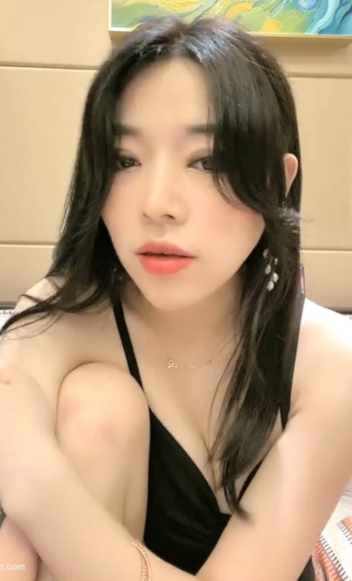 的直播视频数量达到10.2G，内容丰富多彩，让人目不转睛。快来收藏这位艺术小雅的精彩表演吧！