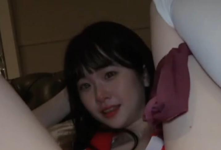 18岁初恋型漂亮小姐姐FC2车牌视频，颜值嫩可爱刷屏推荐，58分钟精彩表演