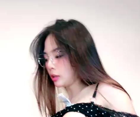 快手甜美墨迹最新合集2V1.5G，自拍作品，侧脸迷人，内容丰富！