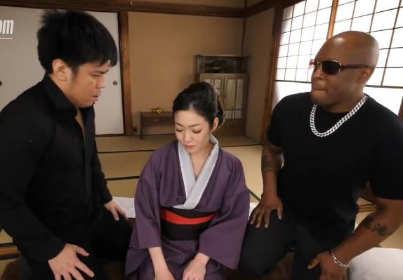 岛国快手风韵美熟三人游黑R江波りゅう&上山奈々最新合集2V1.7G，熟女魅力尽显