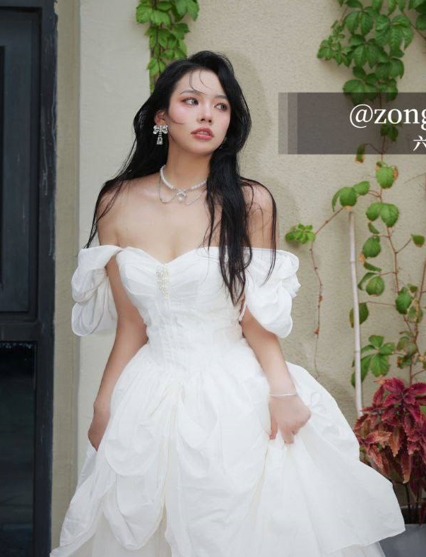 可爱六花小狗视频合集，137个精彩片段，超小反差，尽在3.66GB收藏！