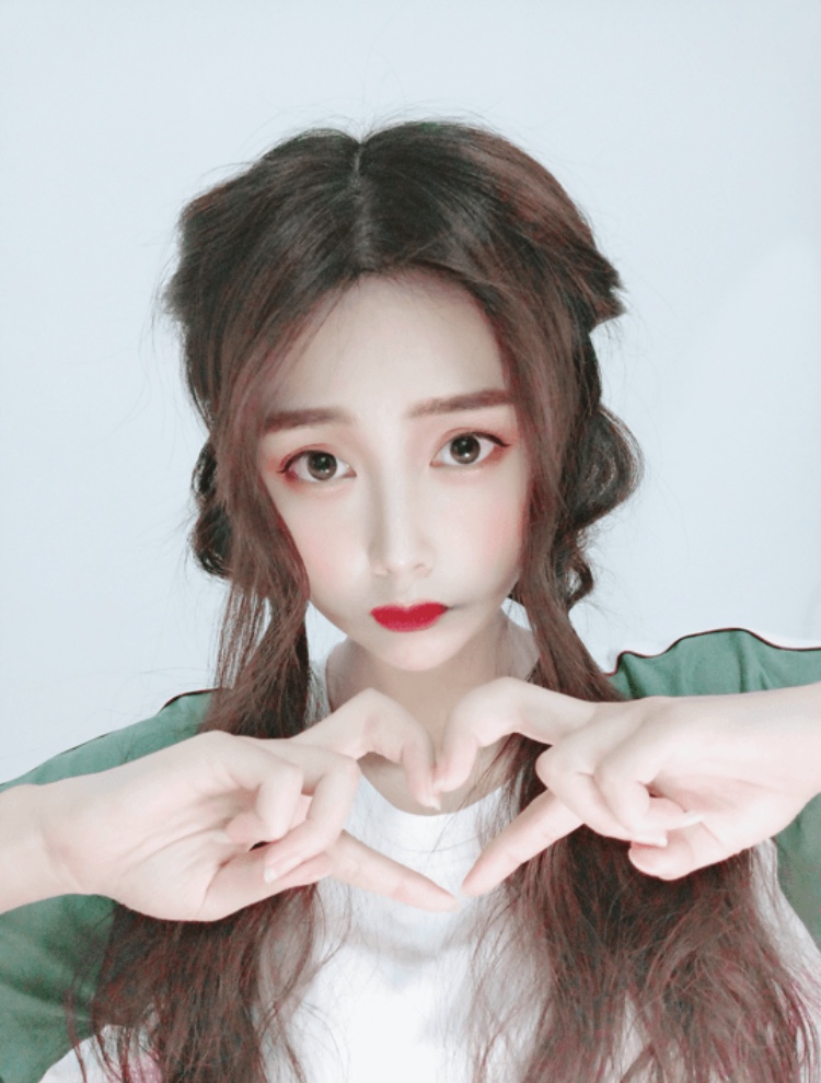 网红直播平台高颜值茜公举最新合集190V12G，黑色毛衣世界杯系列