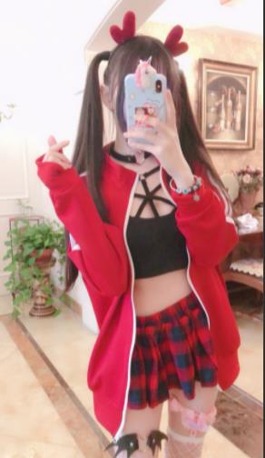 抖音三寸妹子学生装热舞1集2.57G呐喊摇晃