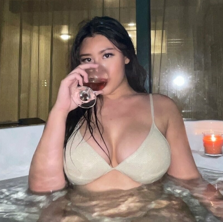 P站@胖猫奶糖订阅福利4.7G有尺度合集后推车视角