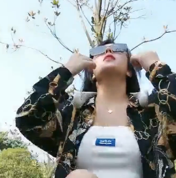 苏妲己勾引合集Twitter41V25GB狂野户外